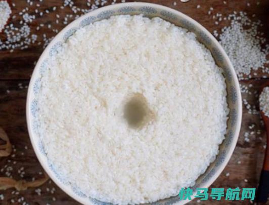 米酒有点酸是怎么回事？米酒发酵表面长毛了是不是好了