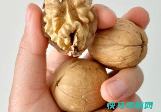 核桃仁发红属于正常现象么？核桃外壳发黑是怎么回事