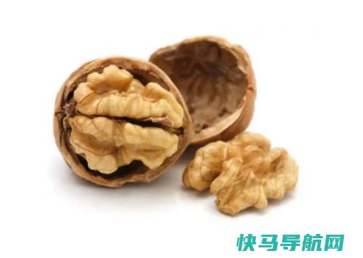核桃仁发红属于正常现象么？核桃外壳发黑是怎么回事